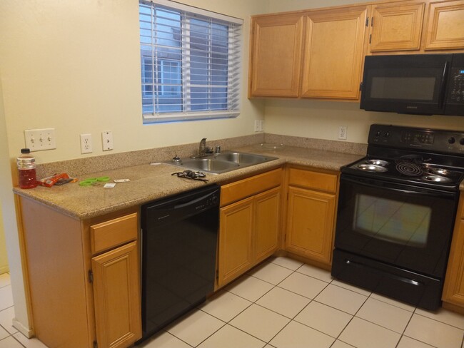 Kitchen with appliances - 600 Hosking Ave