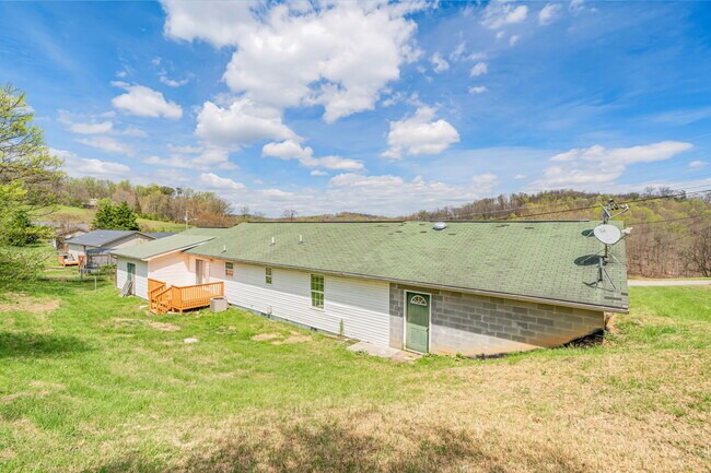 Building Photo - 182 Megan Ln