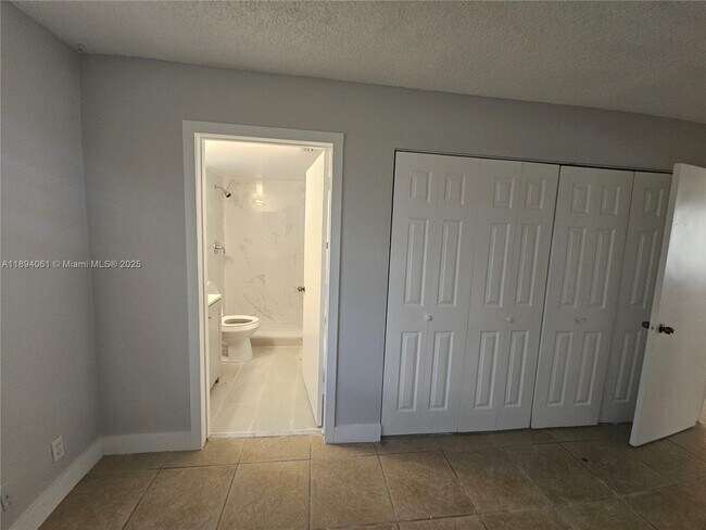 Building Photo - 713 Gardens Dr