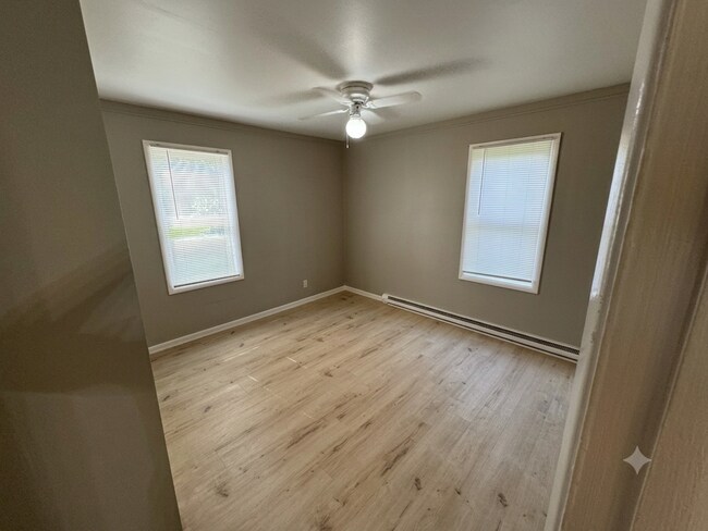 Building Photo - Cozy 2BD/1BA house in Wolverine Lake with hardwood floors