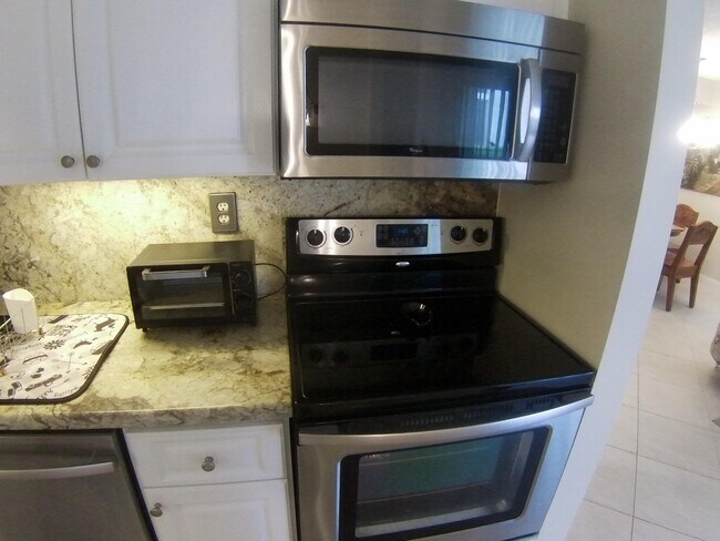 Building Photo - 22 Capri Dr
