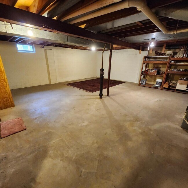 Building Photo - 428 Hillcrest Dr