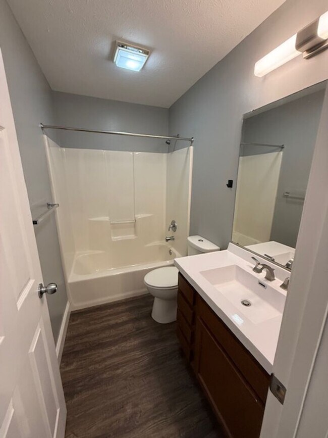 Building Photo - 102-116 Goldenrod Dr.
