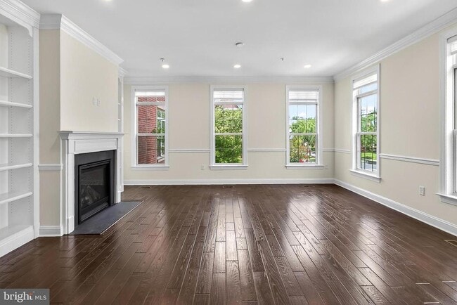 Building Photo - 322 N George Mason Dr
