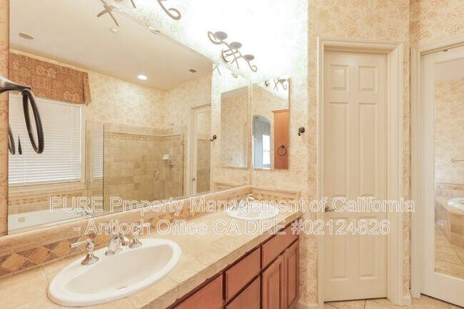 Building Photo - 2340 Indian Springs Dr