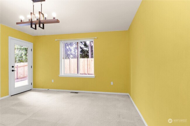 Building Photo - Listed For Rent