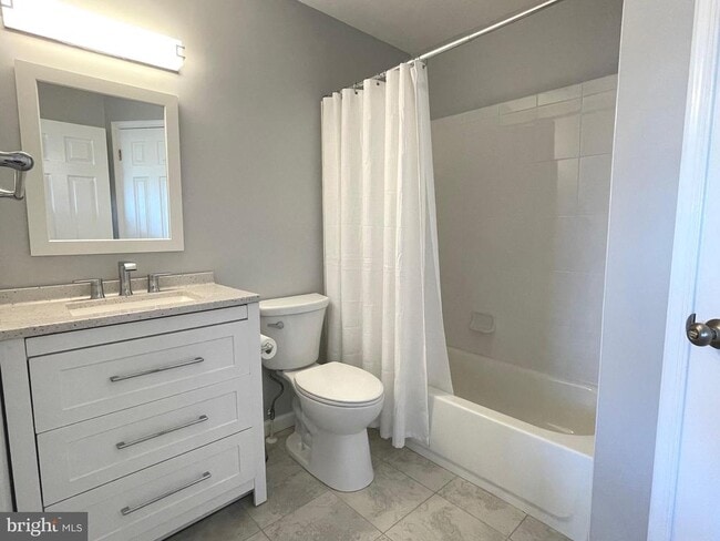 Building Photo - 1100 Quaker Hill Dr