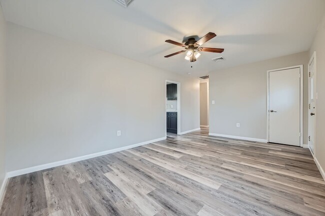 Building Photo - 601 Boxelder Dr