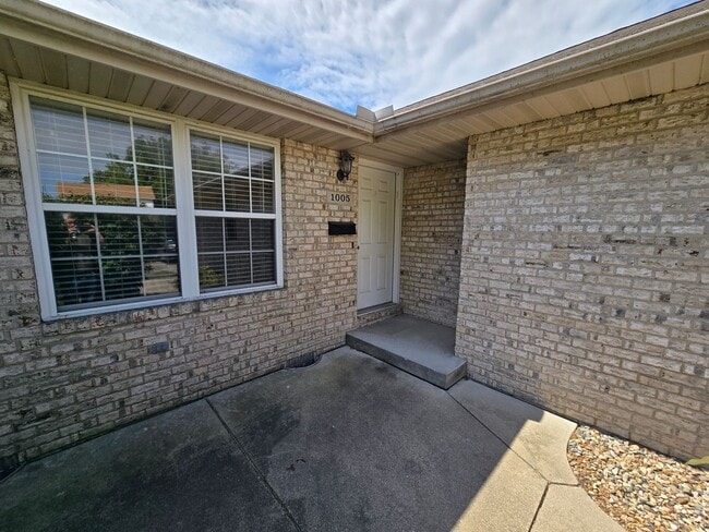 Building Photo - 1005 Prairie Ave