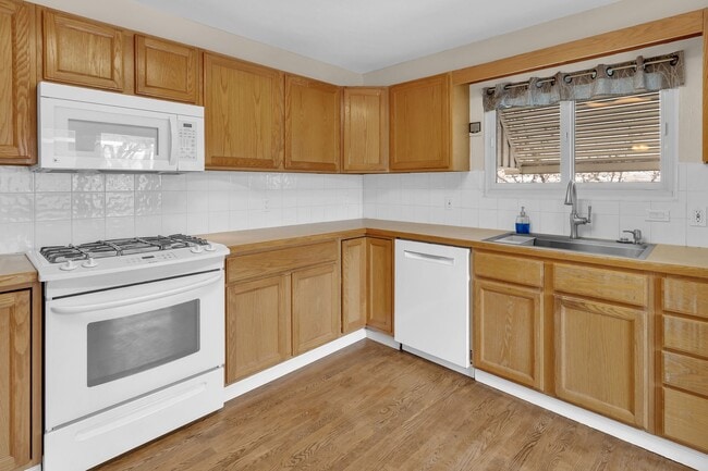 Building Photo - Northwest Fenced Yard One Story