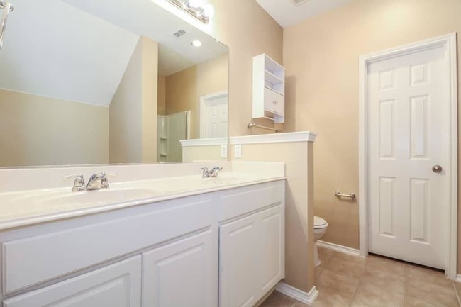 Building Photo - 1204 Geddes Ct