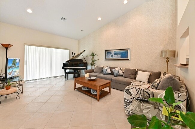 Building Photo - 6077 Lake Hibiscus Dr