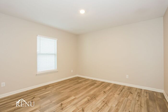 Building Photo - 1927 Hialeah Dr