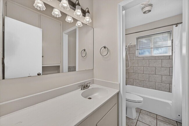 Building Photo - 1306 Pueblo Ct