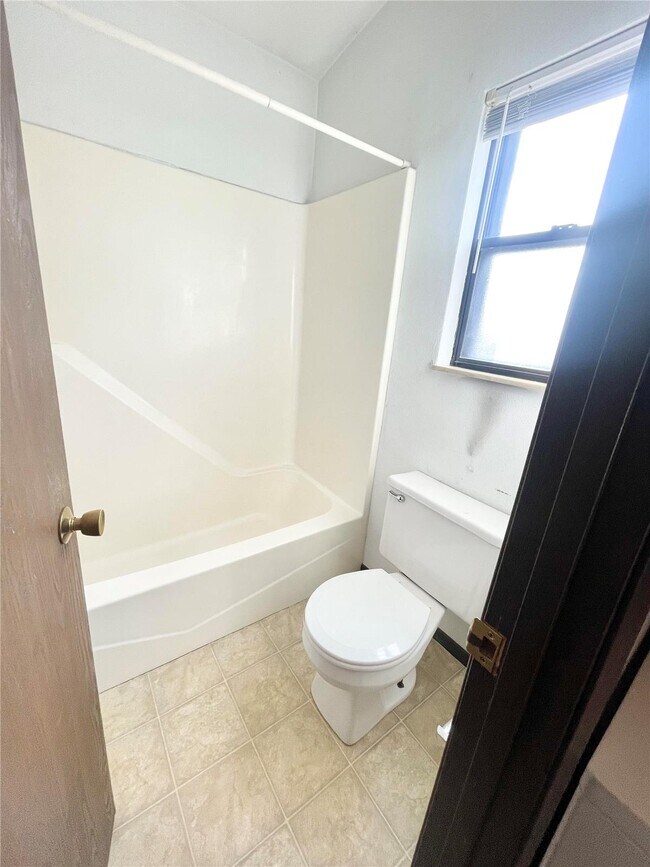 Building Photo - 141 Ashley Dr