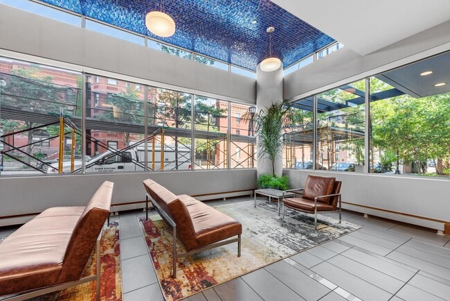 Building Photo - 929 Portland Ave