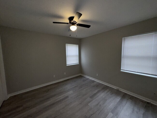 Building Photo - 1126 Barbara Ann Dr