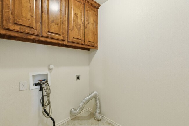 Building Photo - 233 Firefly Dr
