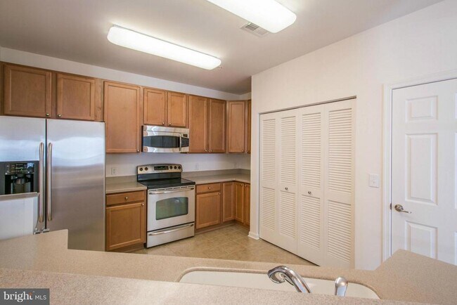 Building Photo - 7559 Stoney Run Dr