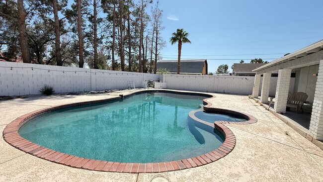 Building Photo - Furnished Ranch-Style Home with Casita – O...