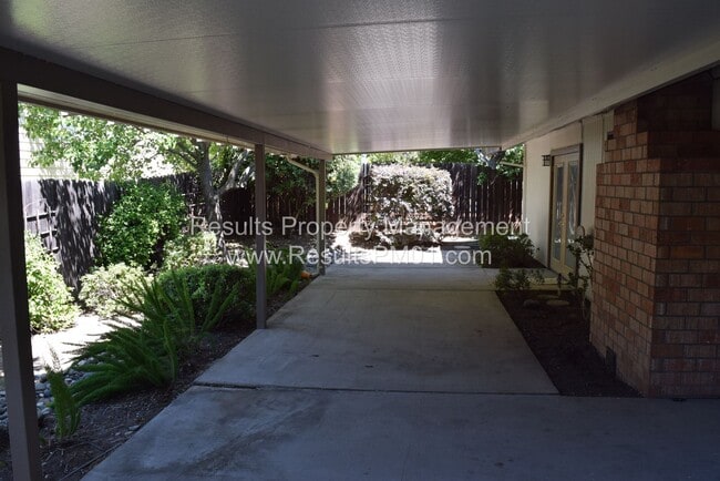 Building Photo - Tranquil Roseville Location