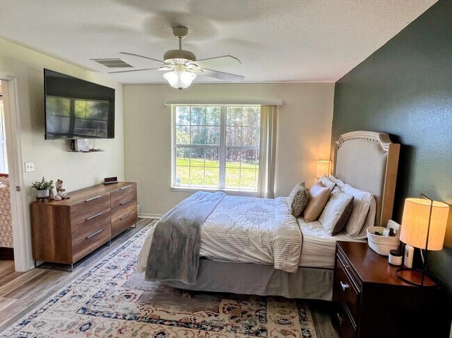 Building Photo - 33 Wheeling Ln