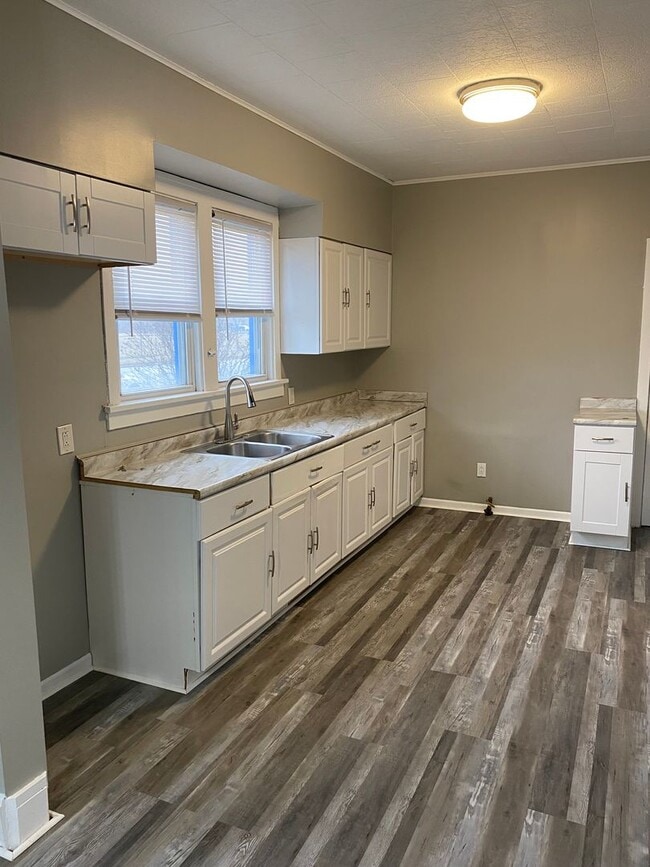 Building Photo - Clean, Updated Home – Schedule Your Showing Now!