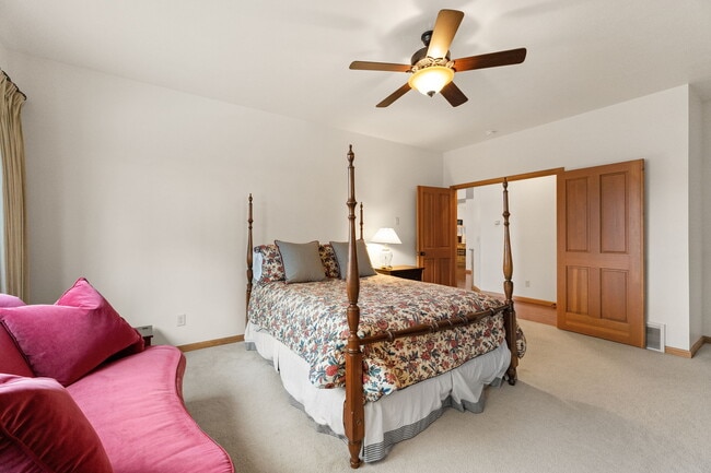 Building Photo - 3300 Graf St