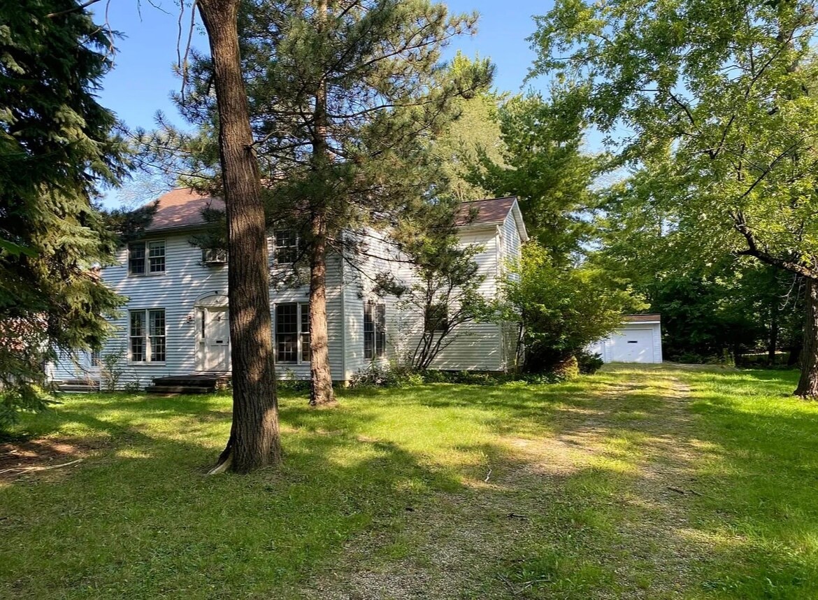 Building Photo - 22325 Fairmount Blvd