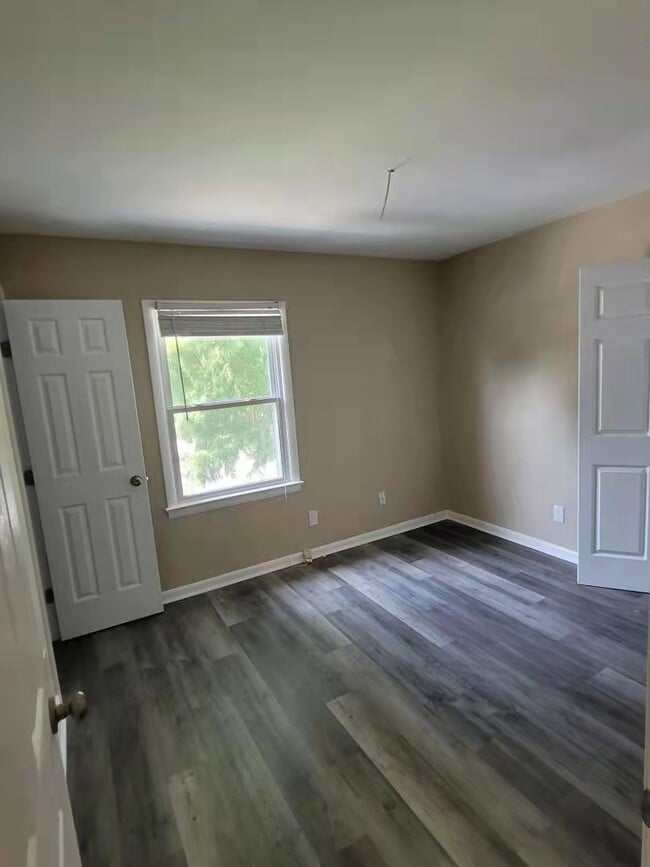 Building Photo - 520 Williamsburg Rd