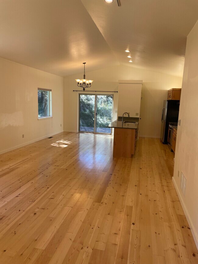 Building Photo - 714 State Park Rd