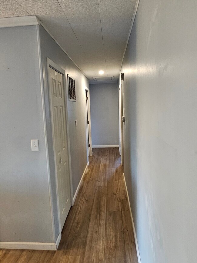 Building Photo - 471 Vincent Ave