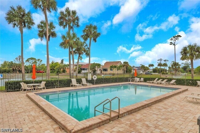 Building Photo - 6085 Lakefront Dr