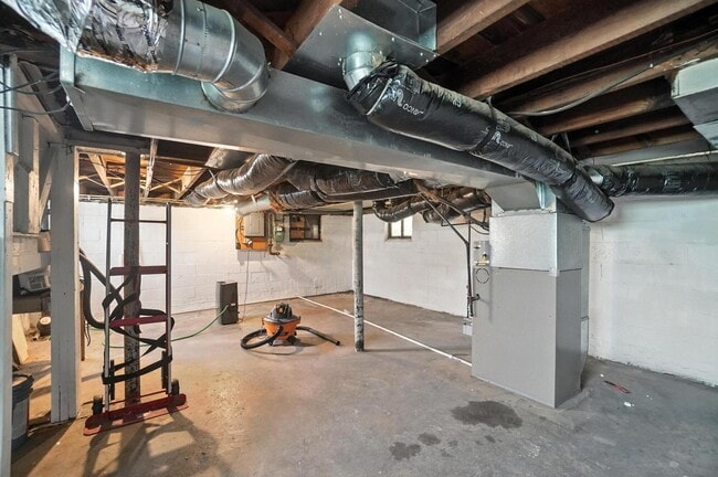 Building Photo - 825 S Terrace Ave