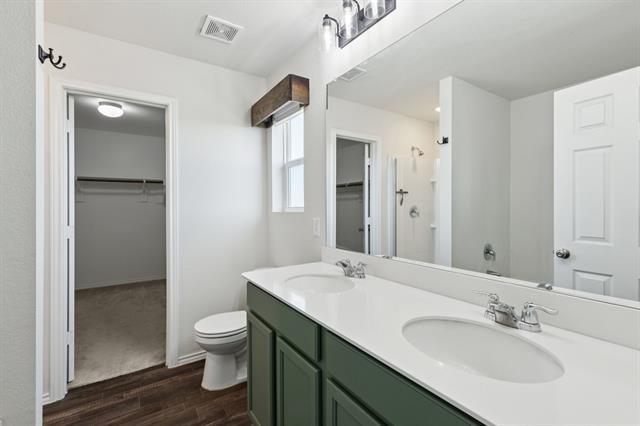 Building Photo - 1305 Vernon Dr