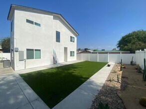 Building Photo - 4BD/2BA with great Yard!