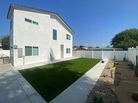 Building Photo - 4BD/2BA with great Yard!