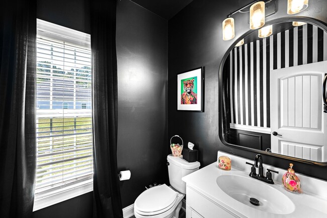 Building Photo - 227 Lookout Ln