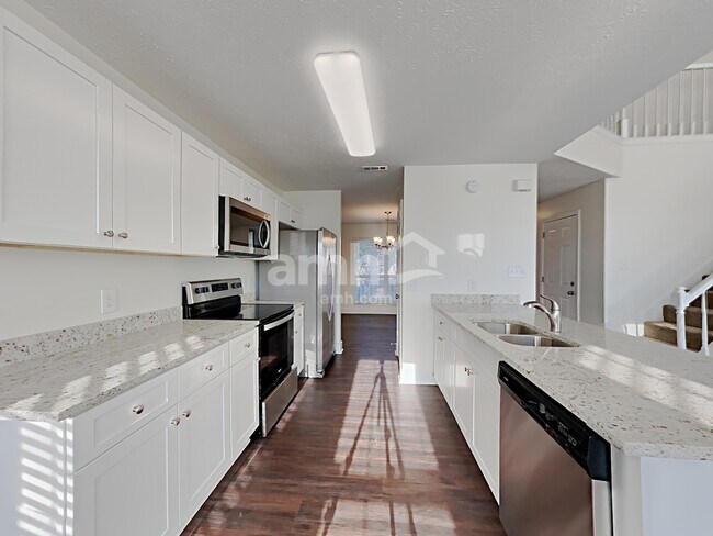Building Photo - 3112 Creekview Ln