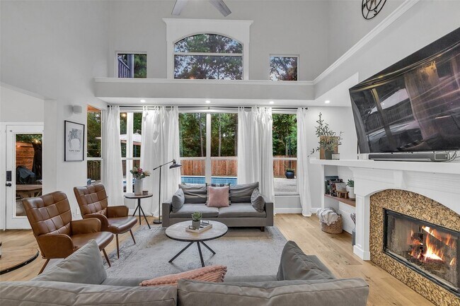 Building Photo - 211 Maple Path Pl