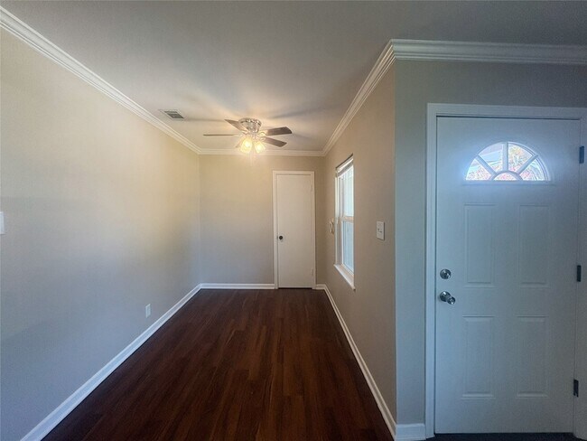 Building Photo - 225 Sarlee Dr