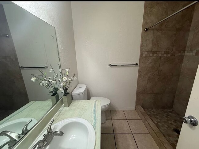 Building Photo - Cozy and convenient 2 bedroom home