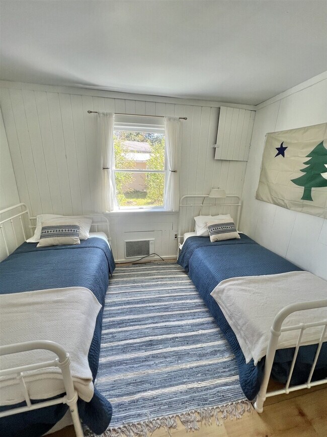 Building Photo - 28 W Shore Rd