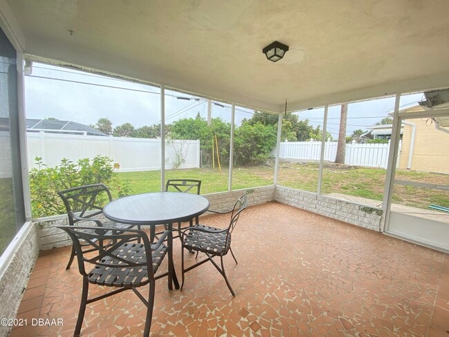 Building Photo - 16 Silk Oaks Dr