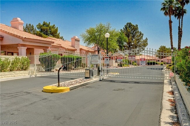 Building Photo - 618 Cervantes Dr