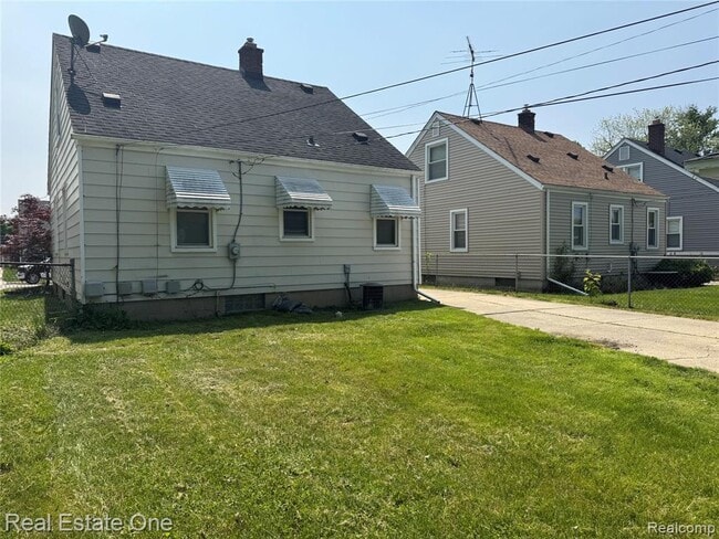 Building Photo - 3162 Chestnut St