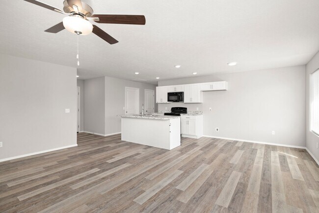 Building Photo - 4 bedroom home with a fenced in yard!