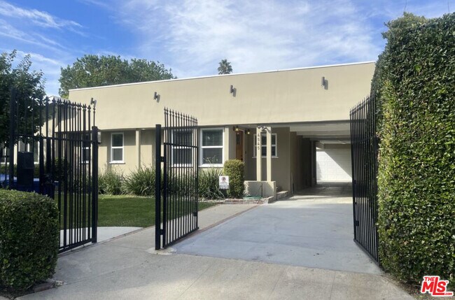 Building Photo - 4545 Matilija Ave