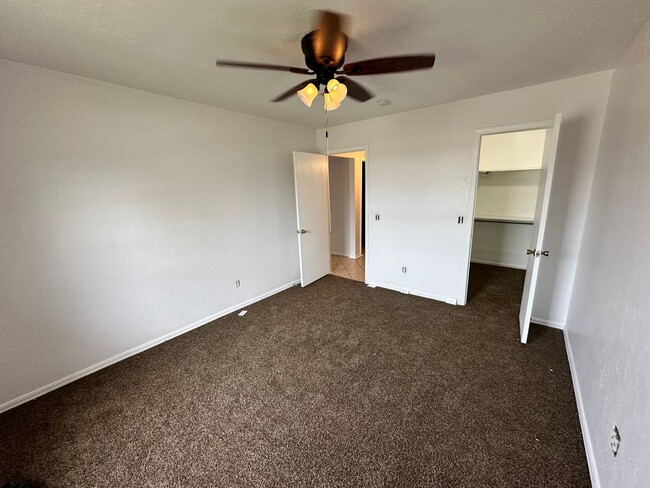 Building Photo - 2 bed/ 1 bath condo in Bethany