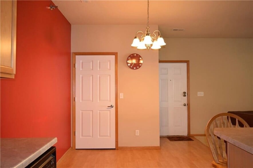 Building Photo - 1815 SW White Birch Cir #5